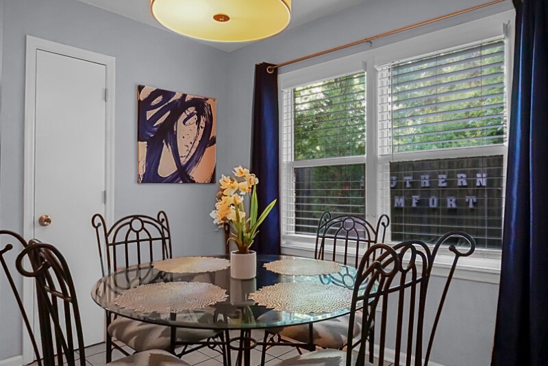 Building Photo - 2483 Realm St