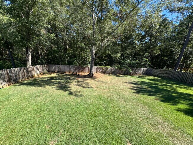Building Photo - Available now FOR RENT in Dothan, AL!!