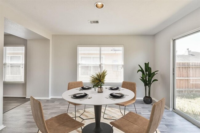 Building Photo - 15515 Echo Stable Ln