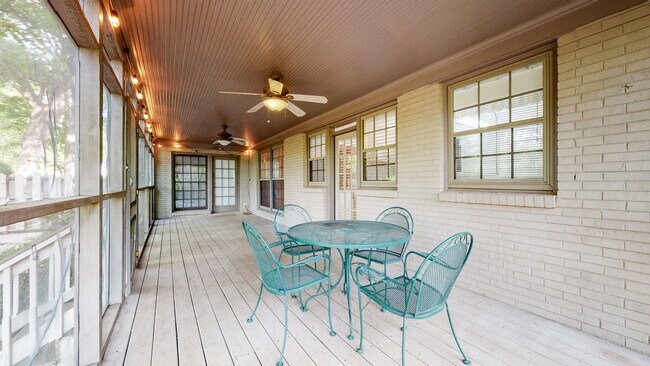 Building Photo - 802 Timber Ln