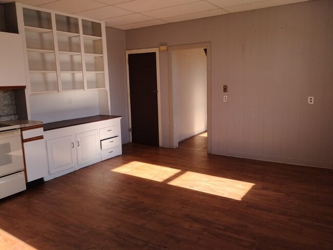 Building Photo - 370 S Poplar St