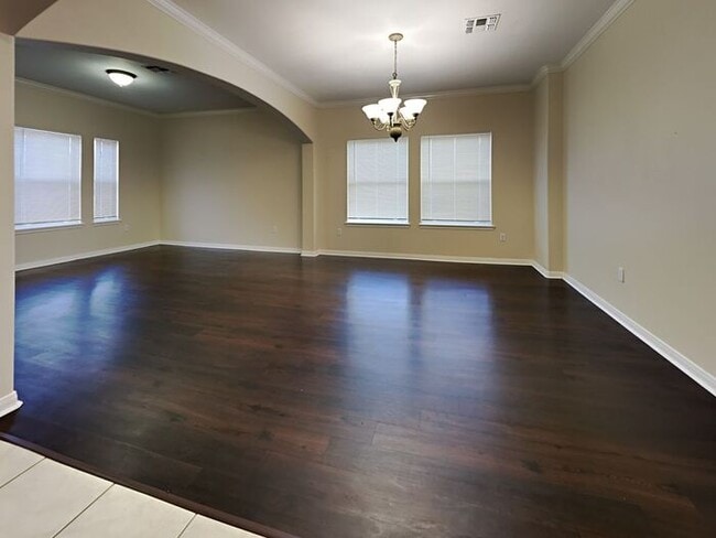 Building Photo - No Applications Fees* $500 off first month...