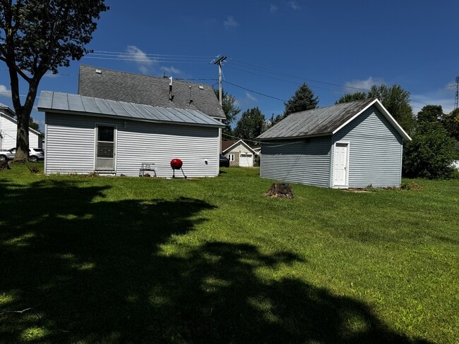 Building Photo - 202 N Plum St