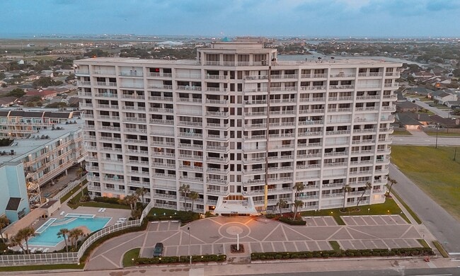 Building Photo - 7700 Seawall Blvd