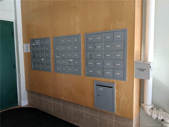 Building Photo - 390 Charles St