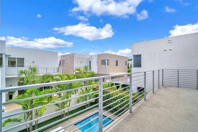 Building Photo - 7457 NW 101 Ave