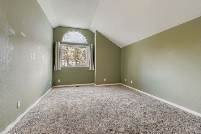 Building Photo - 3BR/3BA Beaverton Home — Central A/C, Vaulted Ceilings, Fenced Yard & 2-Car Garage | No HOA