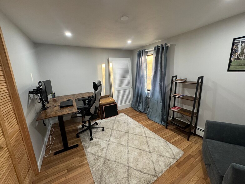 Building Photo - 315 Neponset St