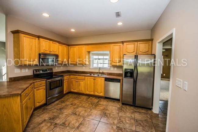 Building Photo - Country Living!