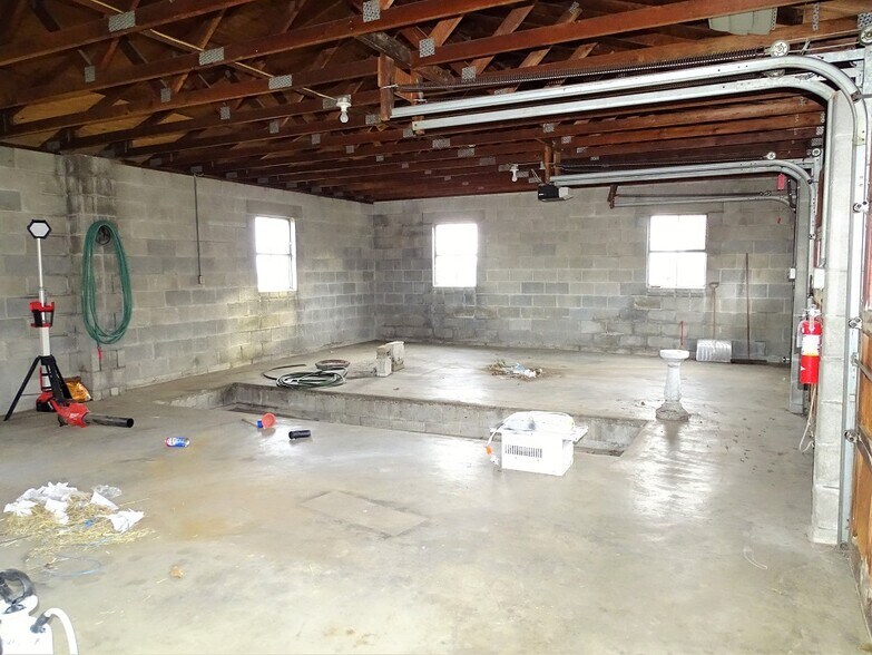 Building Photo - 4098 Division Hwy