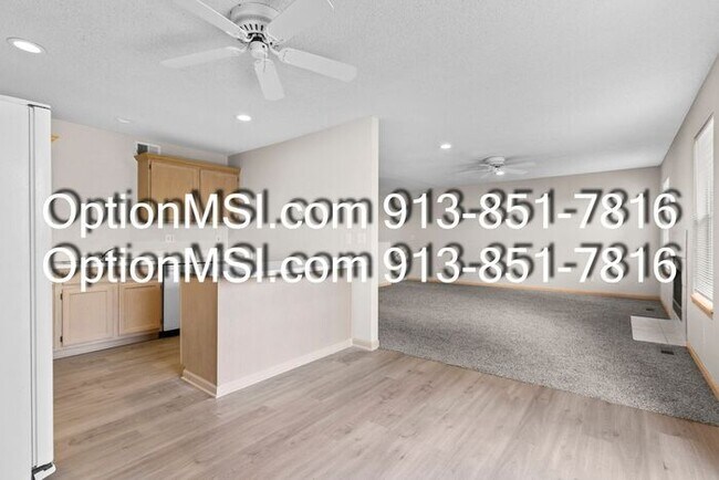 Building Photo - Well Maintained Half Duplex