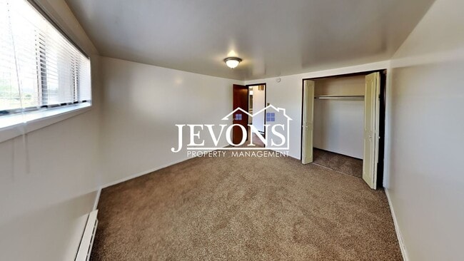 Building Photo - 210 S 40th Ave