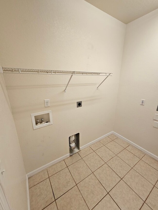 Building Photo - 2/2 ( Eagle Trace) Charming, updated townhome