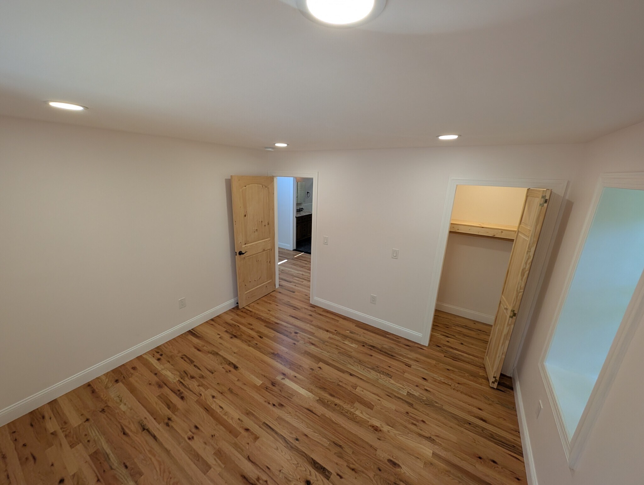 Building Photo - 131 W Walnut Ln