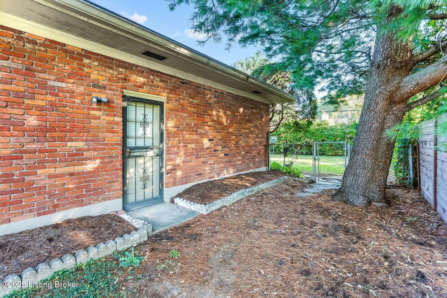 Building Photo - 1515 Vivian Ln