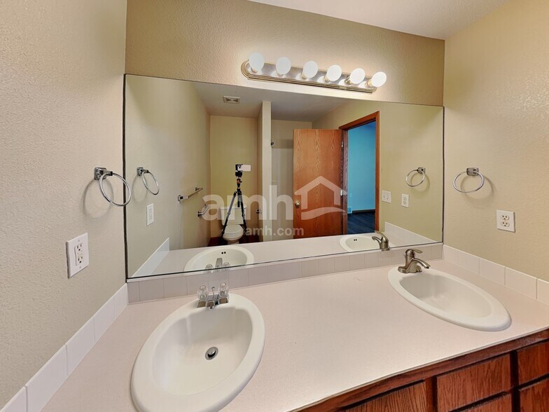 Building Photo - 3204 Birney Ct