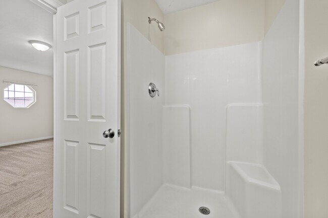 Third bedroom bathroom View #3 - 74 Nicholas Dr