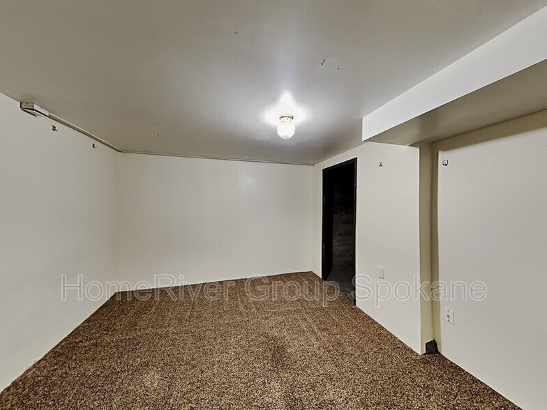 Building Photo - 5311 N Elm St