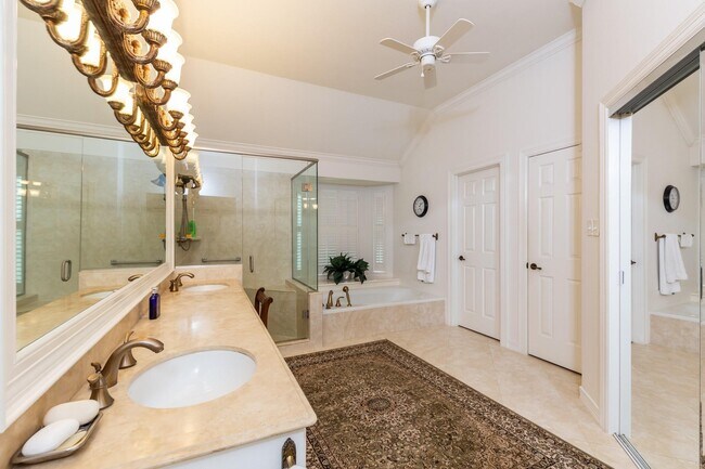 Building Photo - 4915 Keneshaw St