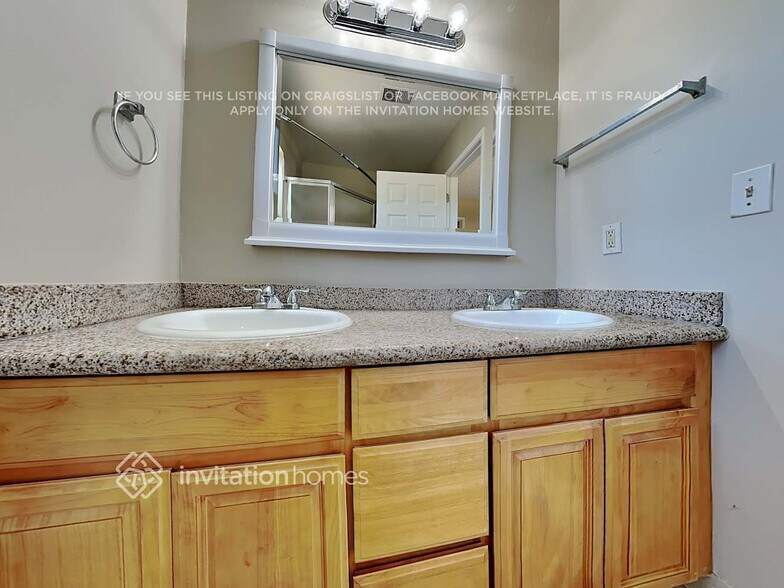 Building Photo - 2760 Orchid St