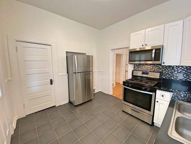 Building Photo - 715 Elati St