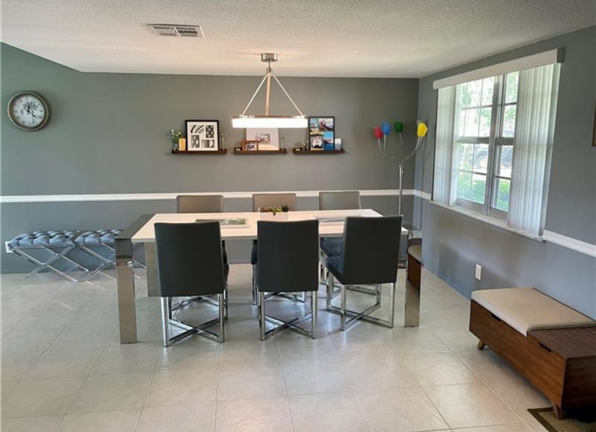 Diningroo - 802 Cypress Blvd