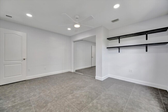 Building Photo - Stunning 3 Bed/ 2 Bath Pool Home in Longwood Run ~ UTC