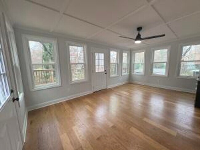 Building Photo - Sophisticated Tri-Level Home in Stuart Heights — Modern Comfort & Timeless Charming 4 bedroom 3 b...