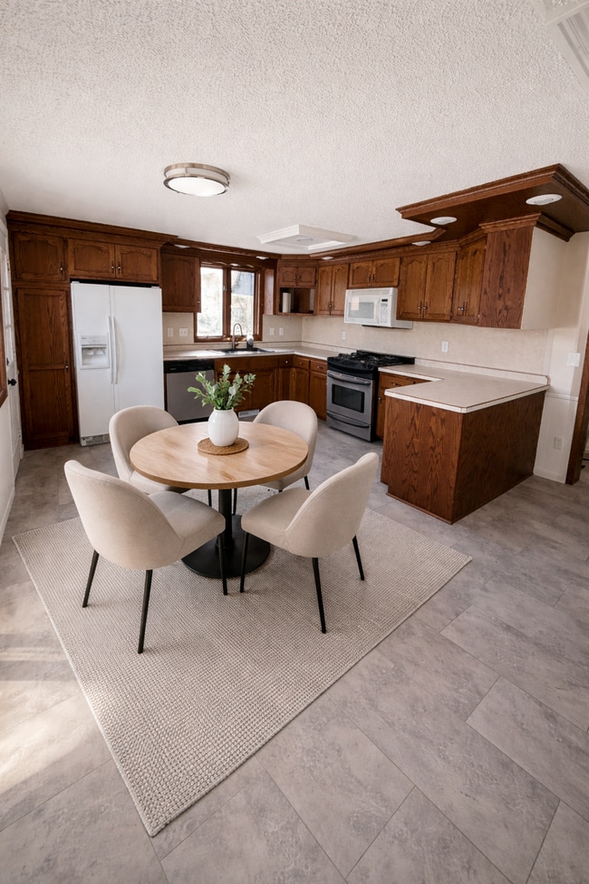 Building Photo - 7431 Lake Dr