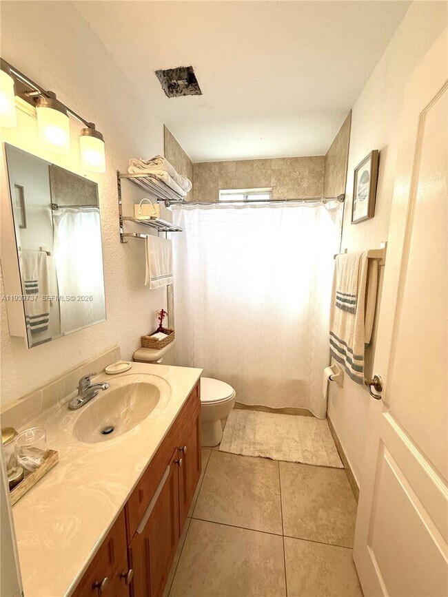 Building Photo - 16950 SW 93rd Ave