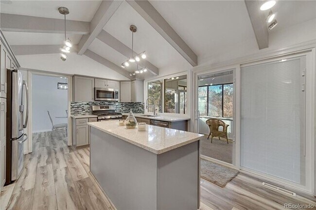 Building Photo - Beautiful & Spacious Home in Quiet Gunbarrel Neighborhood