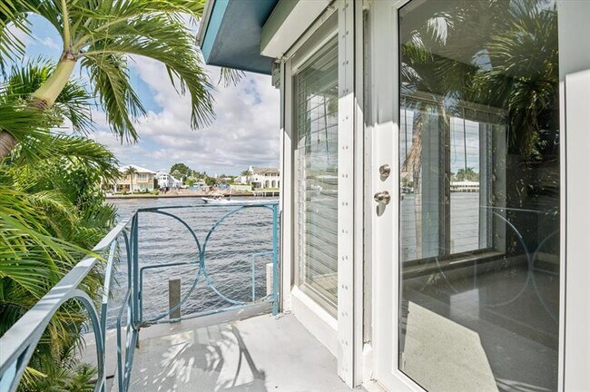 Building Photo - 561 Bayshore Dr