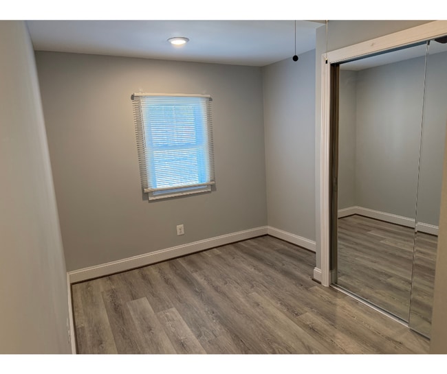 Building Photo - 716 E 23rd St