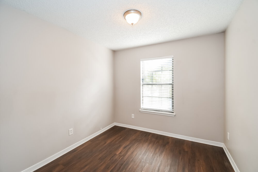 Building Photo - 9727 Villiers Dr S