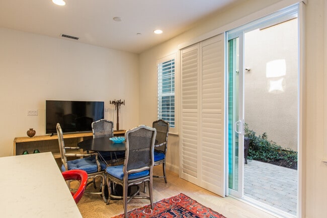 Building Photo - 1110 Healdsburg Ave