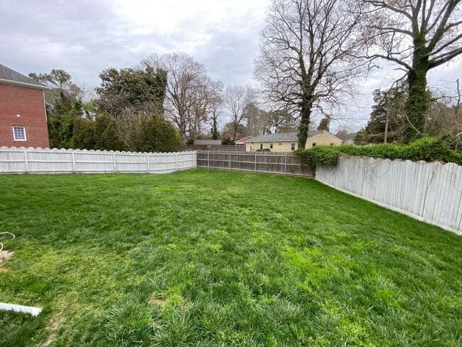 Building Photo - Beautiful 3 Bedroom Single Family Home near Chics Beach!!! "ASK ABOUT OUR ZERO DEPOSIT"