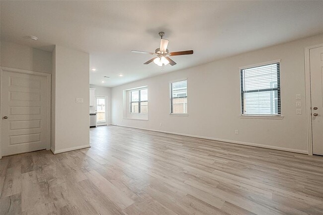 Building Photo - 27838 Western Crk Ct