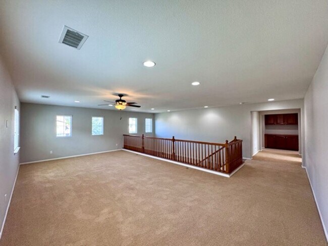 Building Photo - Oversized 5 bedroom Copper Canyon Murrieta...