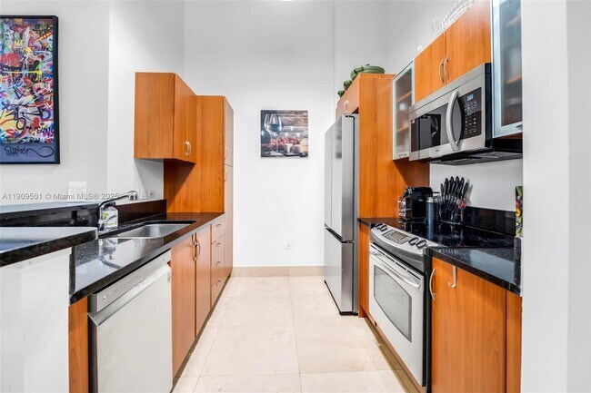 Building Photo - 2775 NE 187th St