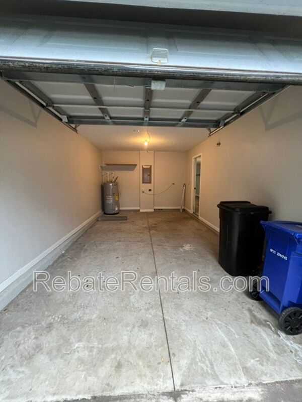 Building Photo - 824 Black Cherry Dr S