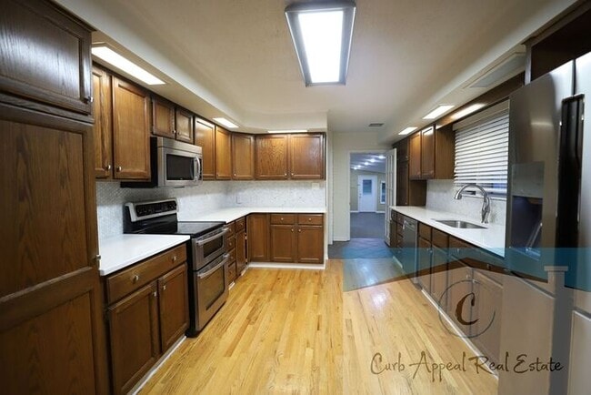 Building Photo - Westside Schools - 3 bed/ 2 bath 2,300 sq.ft.., den/family room, deck in the country on a paved r...