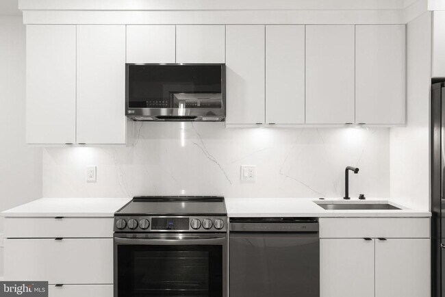 Building Photo - 1208 M St NW