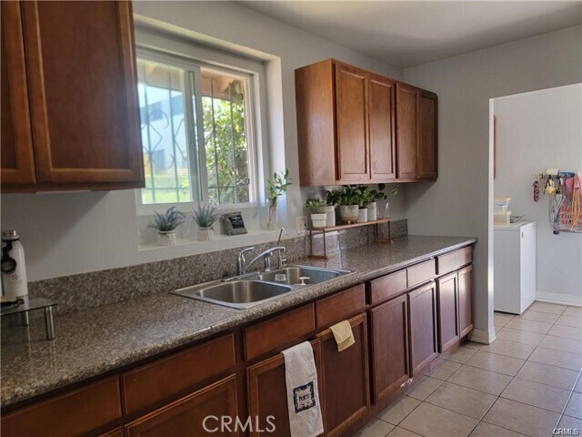 Building Photo - 10202 S Doty Ave