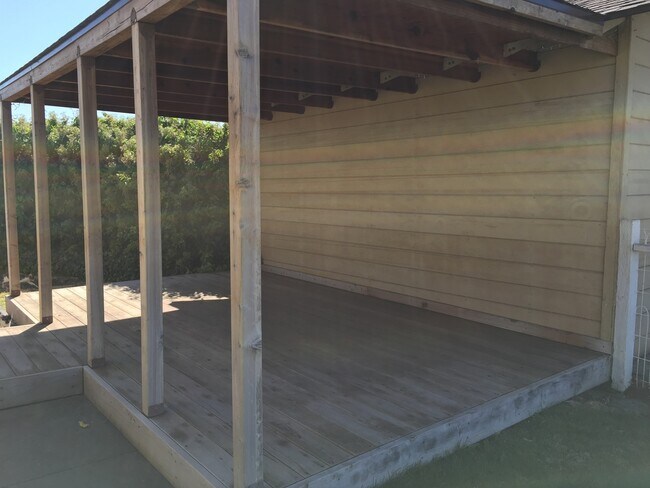 Building Photo - 10327 Linden Rd