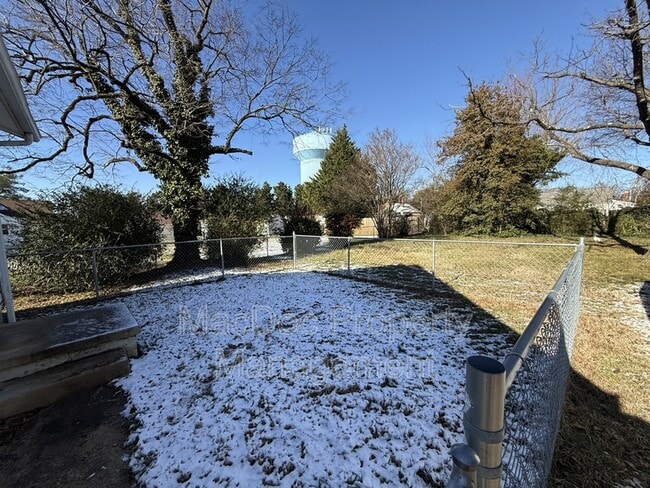 Building Photo - 119 Gibson St