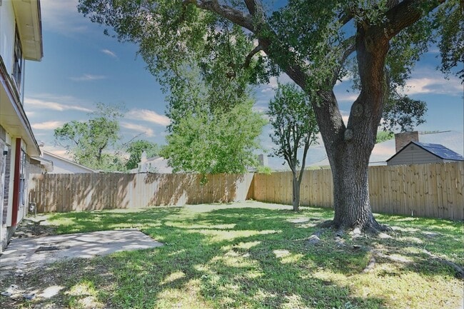 Building Photo - 7207 San Pablo Dr