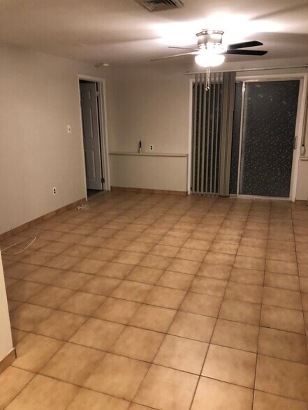 Living room - 266 E 54th St