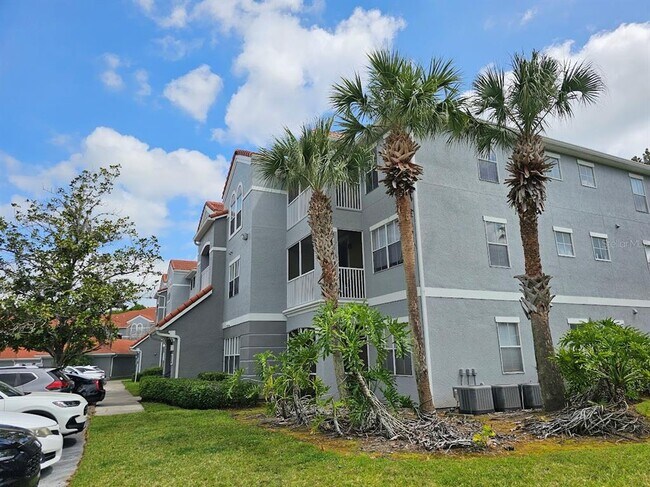 Building Photo - 18001 Richmond Pl Dr