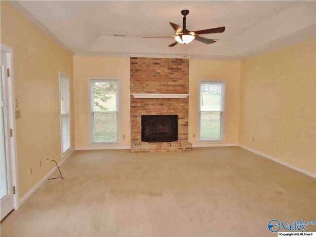 Building Photo - 722 Highland Dr