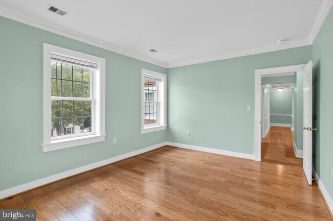 Building Photo - 117 E Dover St